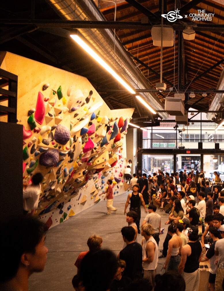 Crowd filling the gym at the first Saturn pop-up