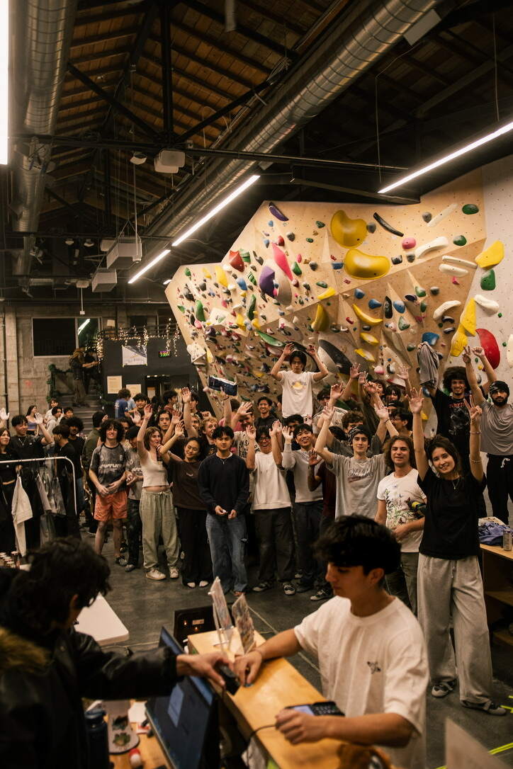 Crowd cheering under the wall at Mosaic Boulders