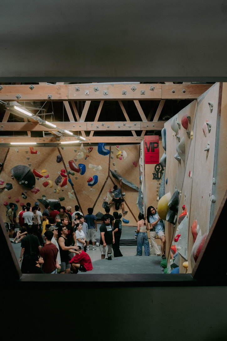 Crowd on the mats watching the wall